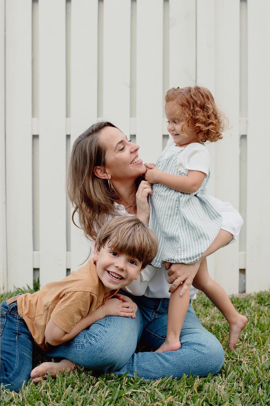 The Magic of Everyday Moments: A Family Photo Session with Paula