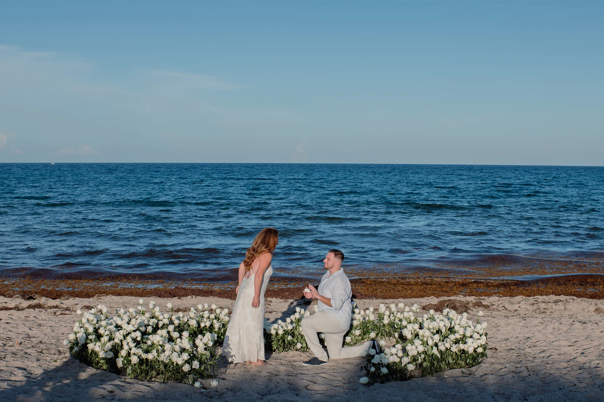 boyfriend knelt down asking her girlfriend to marry him