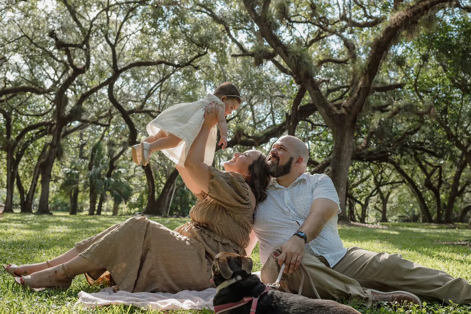 Joyful and fun family photography moment with everyone laughing together