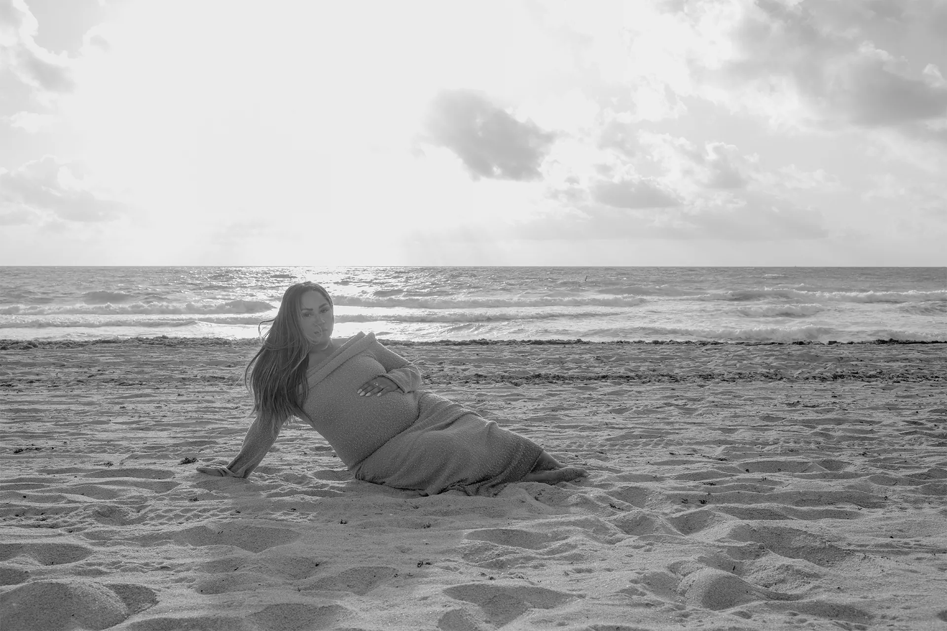 Classic black and white maternity portrait on the beach in Lauderdale-by-the-Sea
