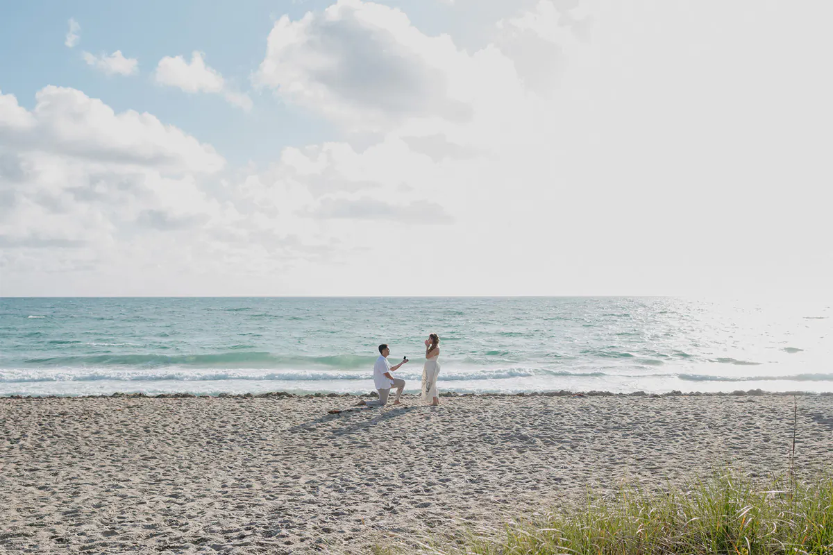 Guy on one knee asking his girlfriend to marry him during a sunrise marriage proposal at Vista Park in Fort Lauderdale